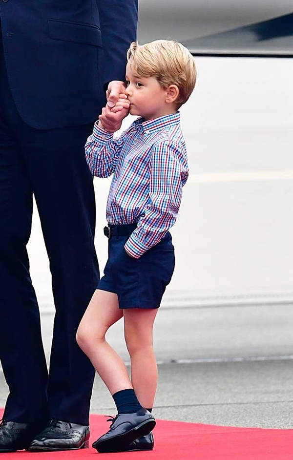 Váy áo bình dân của công chúa Charlotte, hoàng tử George