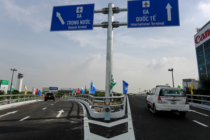 Cửa ngõ sân bay Tân Sơn Nhất thông thoáng ngày cầu vượt khánh thành
