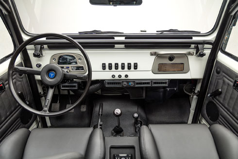 FJ40 Land Cruiser - xế phượt cổ điển Toyota thời hiện đại