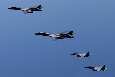 B-1B con bài răn đe lỗi thời của Mỹ với Triều Tiên?