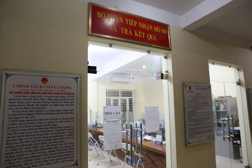 Lãnh đạo phường bị đình chỉ công tác để xác minh việc 'làm khó cấp giấy khai tử'