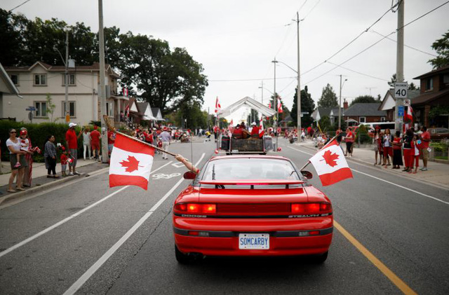 3.600 người xếp hình lá phong kỷ niệm 150 năm Quốc khánh Canada