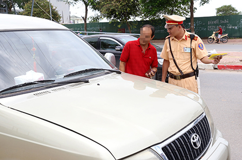 Những quy định làm khó người dân