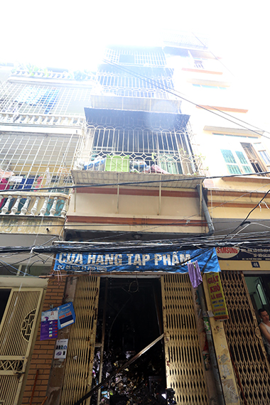 Hai mẹ con chết ngạt trong đám cháy cửa hàng ở Hà Nội