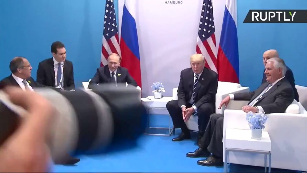 Ông Trump và Putin hội đàm hơn 2 tiếng đồng hồ