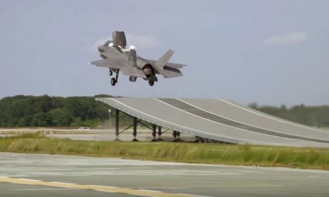 Hải quân Anh hoàn thành huấn luyện với F-35B nhựa Hải quân Anh hoàn thành huấn luyện với F-35B nhựa