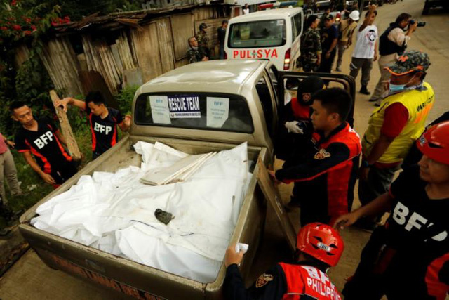 “Biệt đội cảm tử” cứu dân thường mắc kẹt tại vùng chiến sự ở Philippines