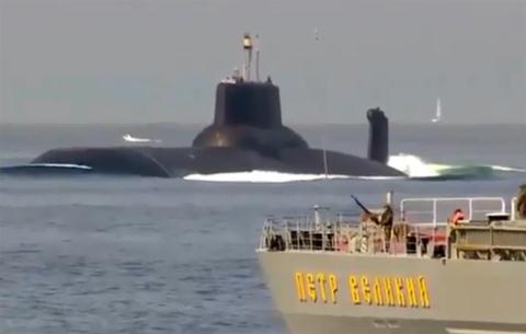 Phương Tây truy tìm cái bóng của tàu ngầm Nga Phương Tây truy tìm cái bóng của tàu ngầm Nga