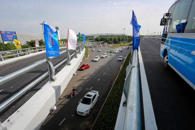 Cửa ngõ sân bay Tân Sơn Nhất thông thoáng ngày cầu vượt khánh thành