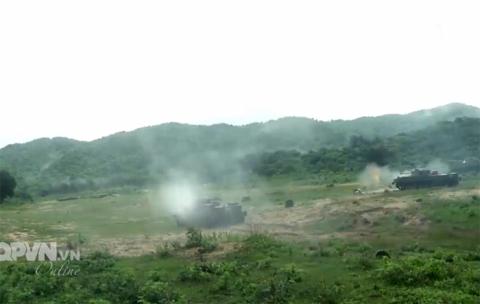 Tàu pháo hộ tống Hải quân Việt Nam tập bắn đạn thật Tàu pháo hộ tống Hải quân Việt Nam tập bắn đạn thật