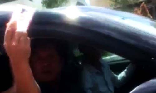 Trung tướng về hưu rút 'thẻ ngành' mắng cảnh sát giao thông