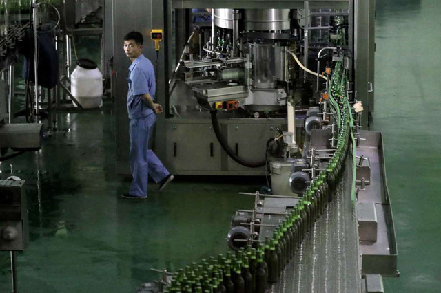 Bên trong nhà máy bia nổi tiếng tại Triều Tiên