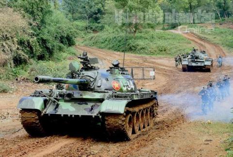 Vũ khí Việt Nam nhìn xuyên đêm với thiết bị nội
