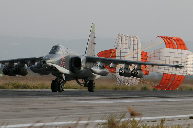 So sánh sức mạnh của 2 “xe tăng bay” Su-25 và A-10