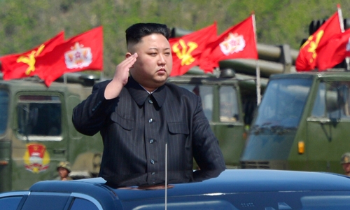 Kim Jong-un hoãn kế hoạch phóng tên lửa vào Guam