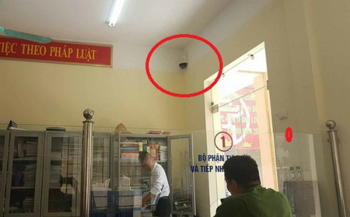 Chàng trai đi giày cá sấu nguyên con 'giá chục triệu' gây tranh cãi