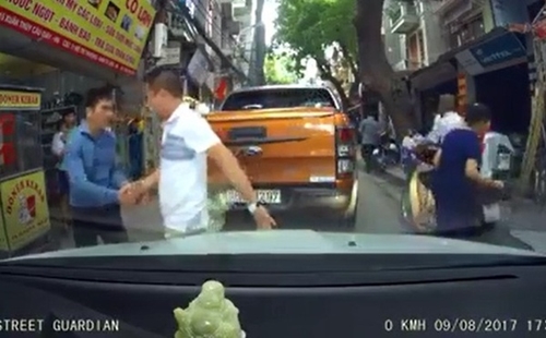 'Giám đốc sở: Trẻ em nghịch làm gãy tượng đài 4,5 tỷ' gây tranh cãi