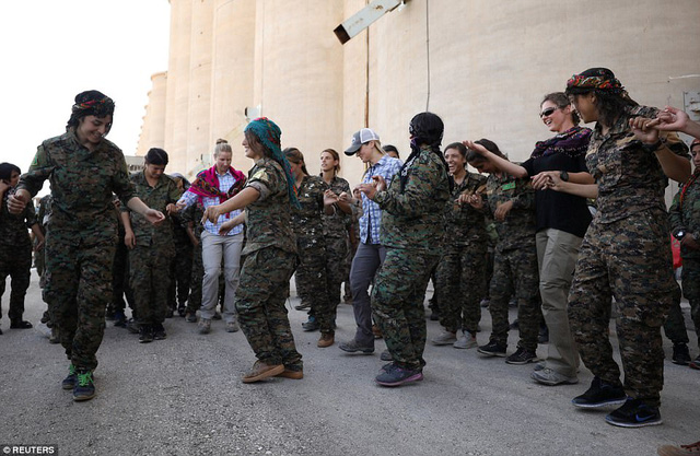 Những "bóng hồng" chống IS ở Syria