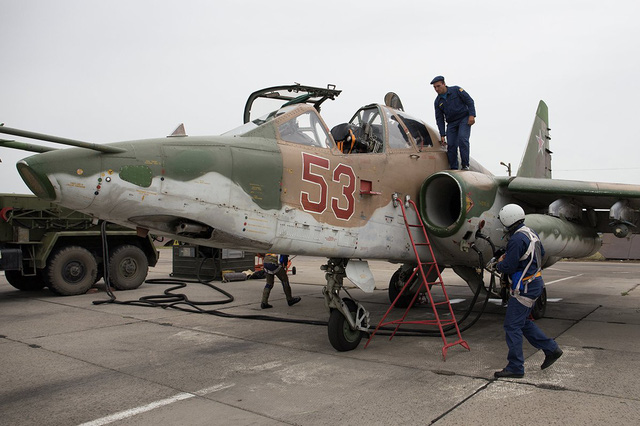 So sánh sức mạnh của 2 “xe tăng bay” Su-25 và A-10