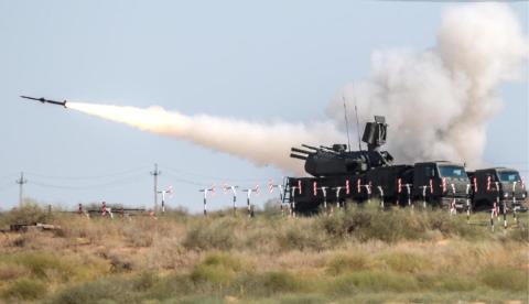 S-300 khạc lửa trên trời Nga và lời mời của ông Putin
