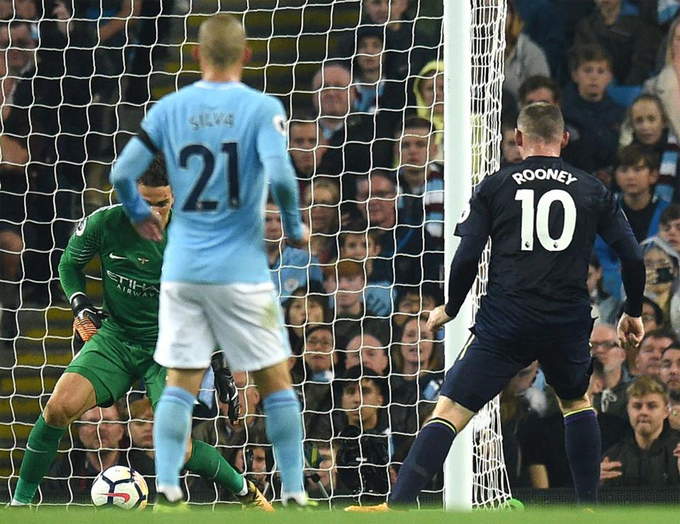 Sự trùng hợp kỳ lạ giữa hai bàn thắng của Rooney trong 5 năm