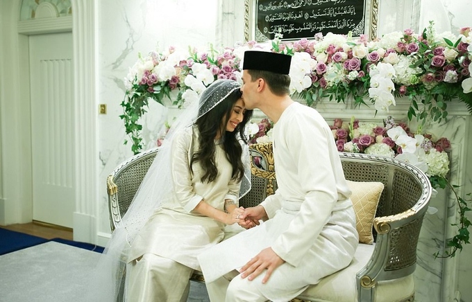 Công chúa Malaysia kết hôn với cầu thủ Hà Lan kém ba tuổi