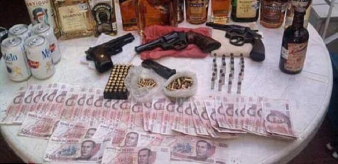 Con đỡ đầu của trùm ma túy Mexico khoe lối sống xa xỉ