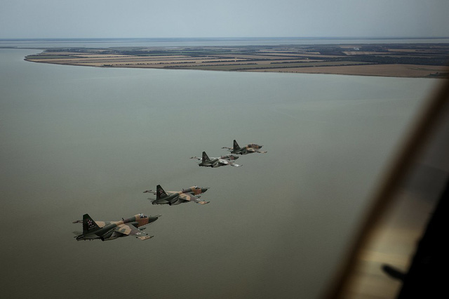 So sánh sức mạnh của 2 “xe tăng bay” Su-25 và A-10