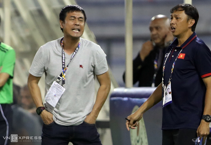 Hữu Thắng 'chào thua' khi trọng tài từ chối phạt đền cho Việt Nam