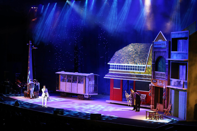 Sân khấu biến hóa liên tục trong liveshow Đàm Vĩnh Hưng