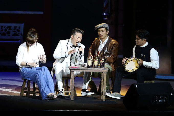 Sân khấu biến hóa liên tục trong liveshow Đàm Vĩnh Hưng