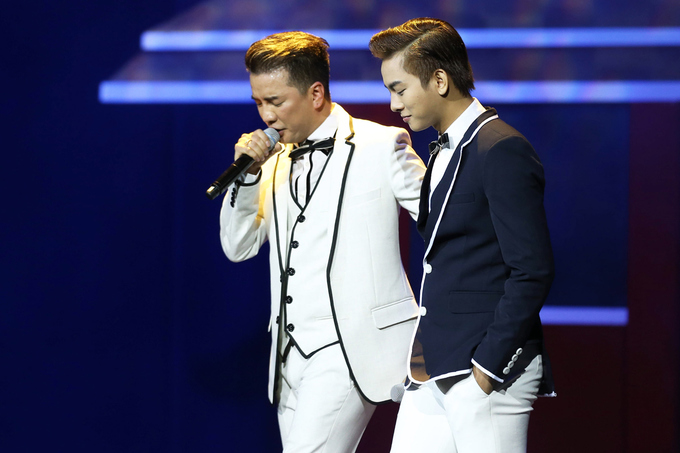 Sân khấu biến hóa liên tục trong liveshow Đàm Vĩnh Hưng