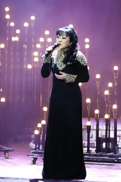 Sân khấu biến hóa liên tục trong liveshow Đàm Vĩnh Hưng