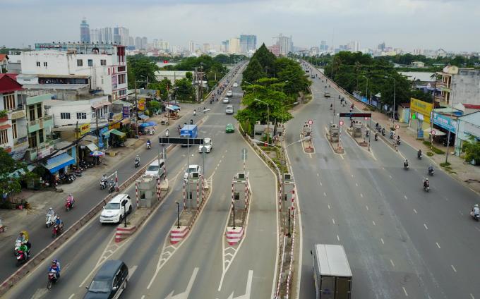Hai trạm thu phí bỏ hoang ở trung tâm TP HCM