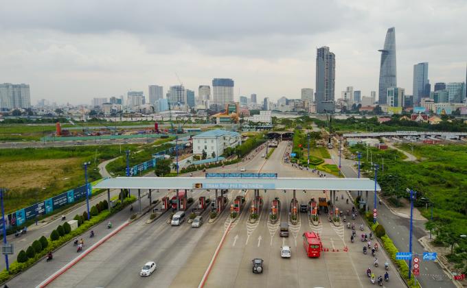 Hai trạm thu phí bỏ hoang ở trung tâm TP HCM