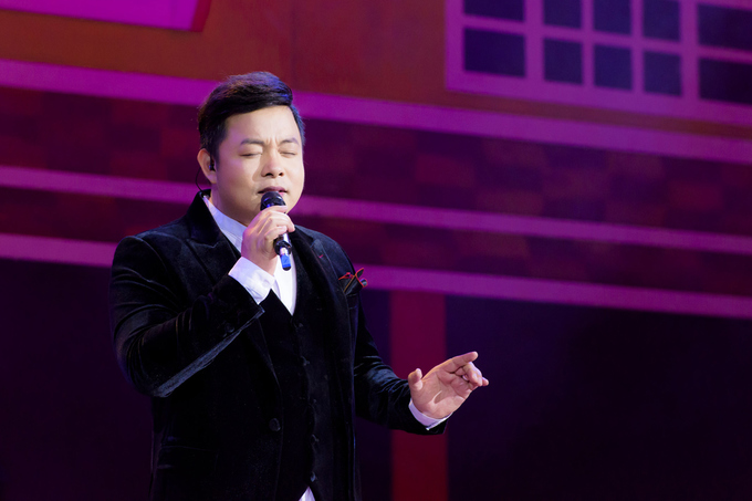 Sân khấu biến hóa liên tục trong liveshow Đàm Vĩnh Hưng