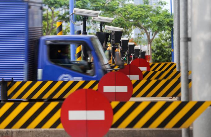 Hai trạm thu phí bỏ hoang ở trung tâm TP HCM