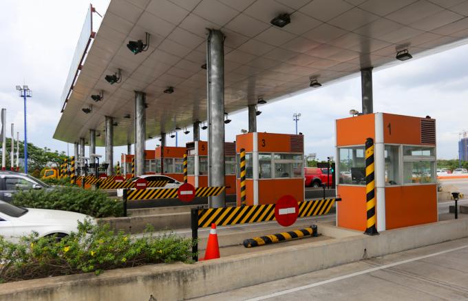 Hai trạm thu phí bỏ hoang ở trung tâm TP HCM