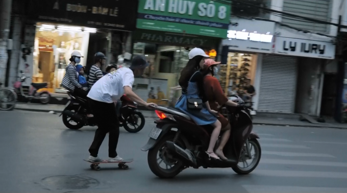 Khách Tây nói về Hà Nội: 'Thật điên rồ'