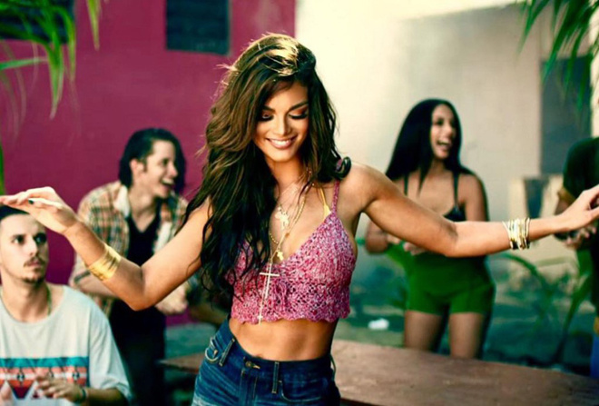 Zuleyka Rivera - Hoa hậu Hoàn vũ nóng bỏng trong 'Despacito'