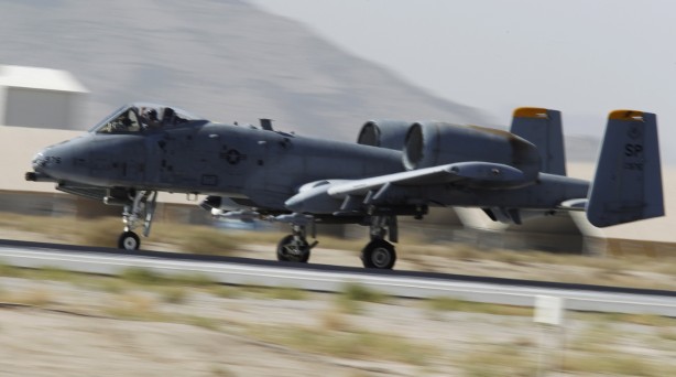 So sánh sức mạnh của 2 “xe tăng bay” Su-25 và A-10