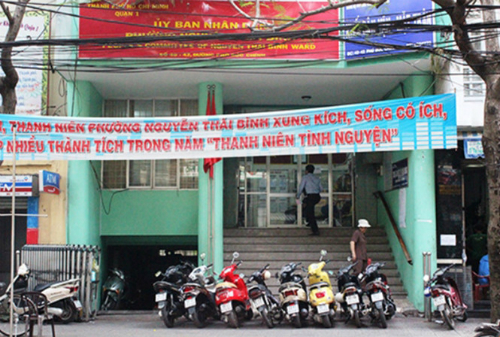 Chàng trai đi giày cá sấu nguyên con 'giá chục triệu' gây tranh cãi