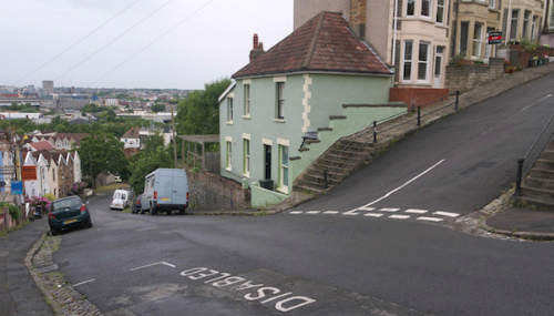 Những con đường dốc nhất thế giới