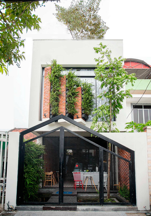 Ngôi nhà Đà Nẵng đẹp lạ dù bị 'cắt' làm 3 khúc