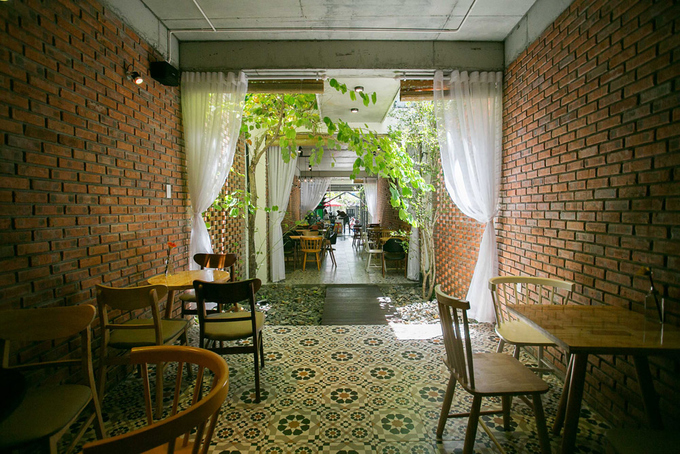 Ngôi nhà Đà Nẵng đẹp lạ dù bị 'cắt' làm 3 khúc