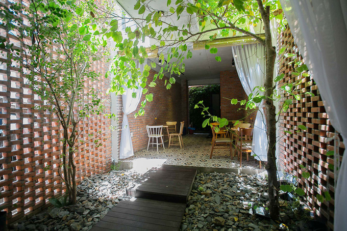 Ngôi nhà Đà Nẵng đẹp lạ dù bị 'cắt' làm 3 khúc