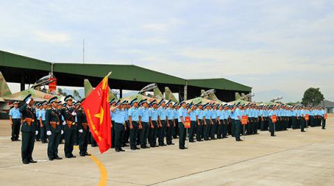Ba Sư đoàn Không quân Việt Nam bắn đạn thật