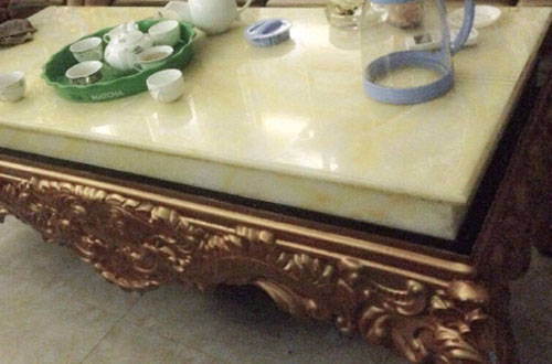 Xét đơn kêu oan của thiếu phụ vào tù vì làm sứt mép chiếc bàn đá