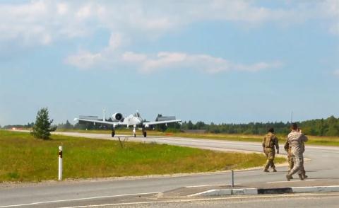 Su-25 và Su-27 bắn đạn thật đốt nóng Kalinigrad