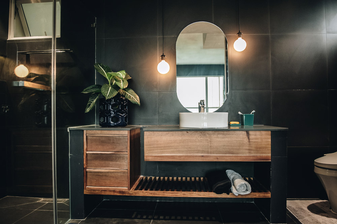 Căn hộ Sài Gòn tông màu khác lạ được chủ nhà chọn từng viên gạch